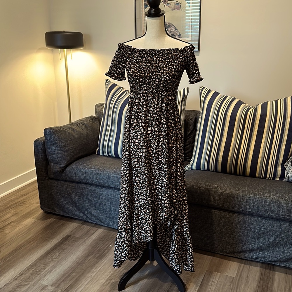 Dee Elly brand from Francesca’s. High low hemline size Small.